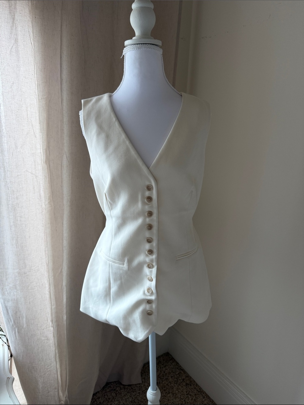 DISSH Cream Button-Front Sleeveless Vest Top
